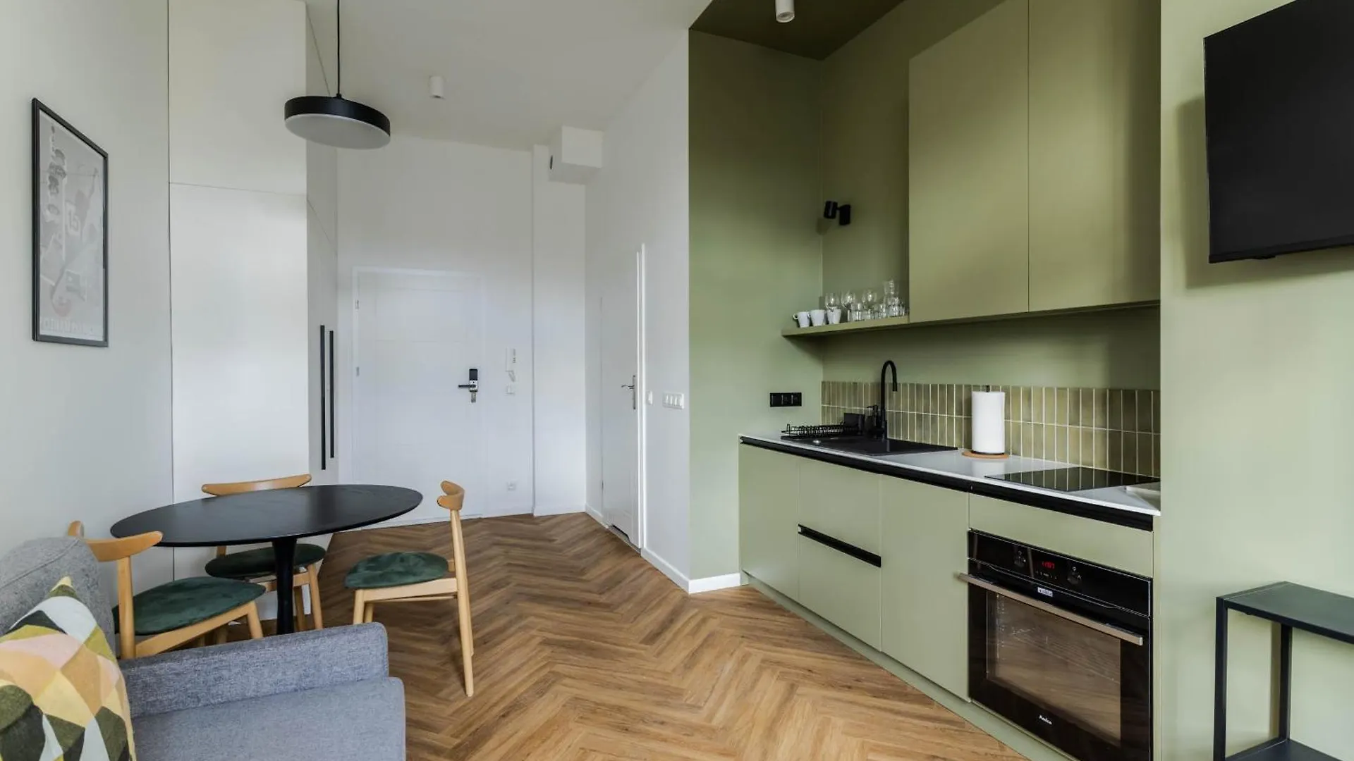 Przytulne I Komfortowe Studia Very Berry W Poznaniu By Noclegi Renters 0*, Познань Польша